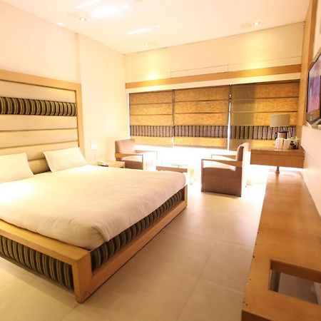 Hotel Landmark Chandigarh Ngoại thất bức ảnh