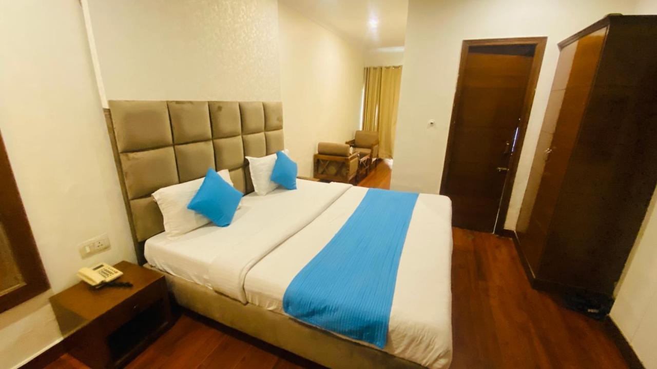 Hotel Landmark Chandigarh Ngoại thất bức ảnh