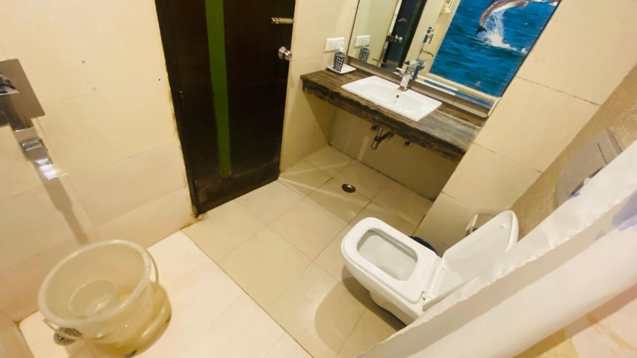 Hotel Landmark Chandigarh Ngoại thất bức ảnh