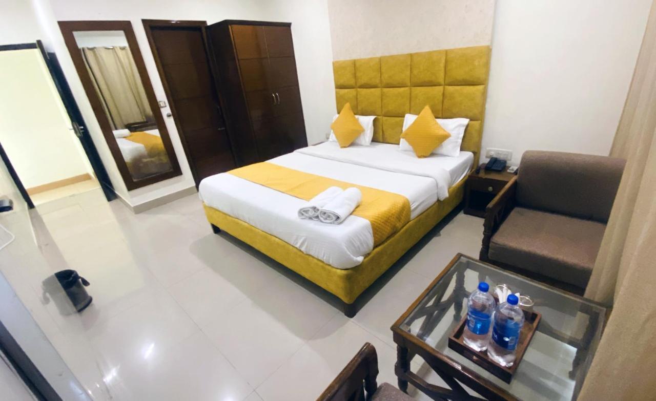 Hotel Landmark Chandigarh Ngoại thất bức ảnh