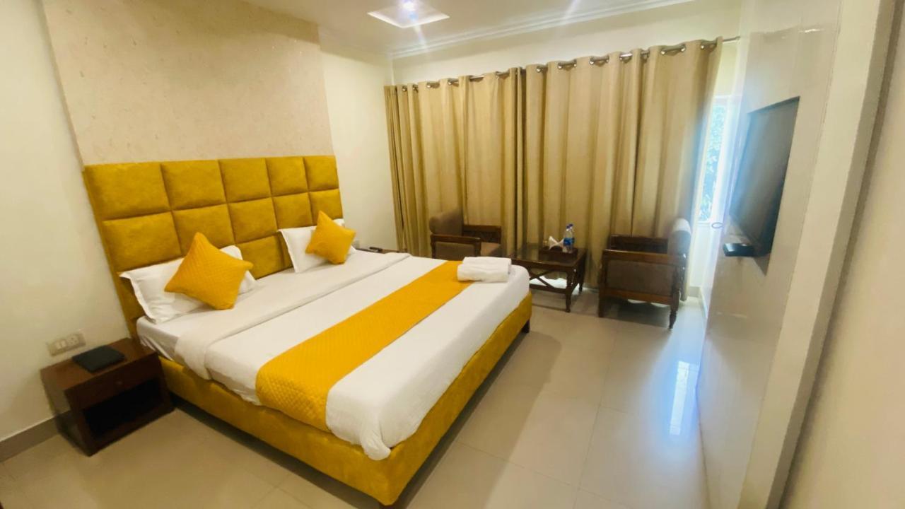 Hotel Landmark Chandigarh Ngoại thất bức ảnh