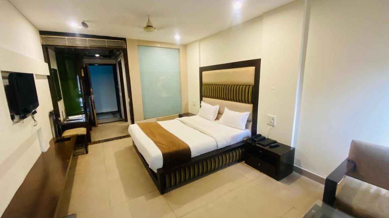 Hotel Landmark Chandigarh Ngoại thất bức ảnh