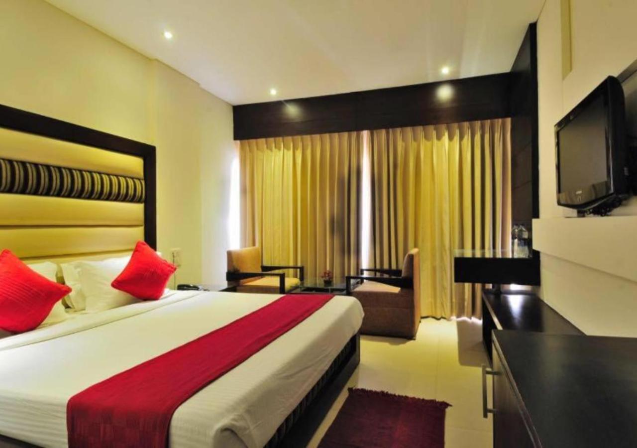 Hotel Landmark Chandigarh Ngoại thất bức ảnh