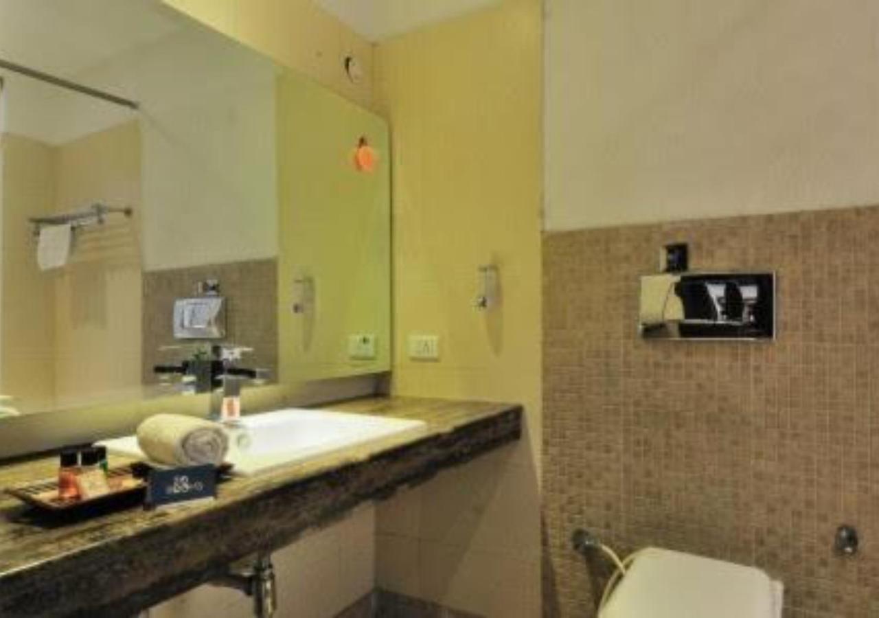 Hotel Landmark Chandigarh Ngoại thất bức ảnh