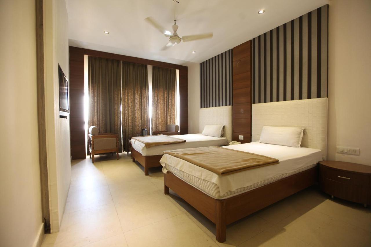 Hotel Landmark Chandigarh Ngoại thất bức ảnh