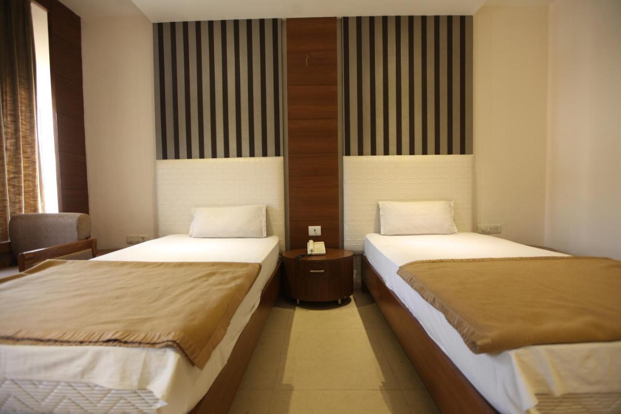 Hotel Landmark Chandigarh Ngoại thất bức ảnh